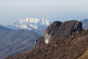 46 Zoom in Corna Camoscera e Grignone innevato